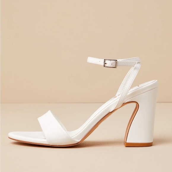 Lulus Shoes - Lulu’s size 8 white heels
